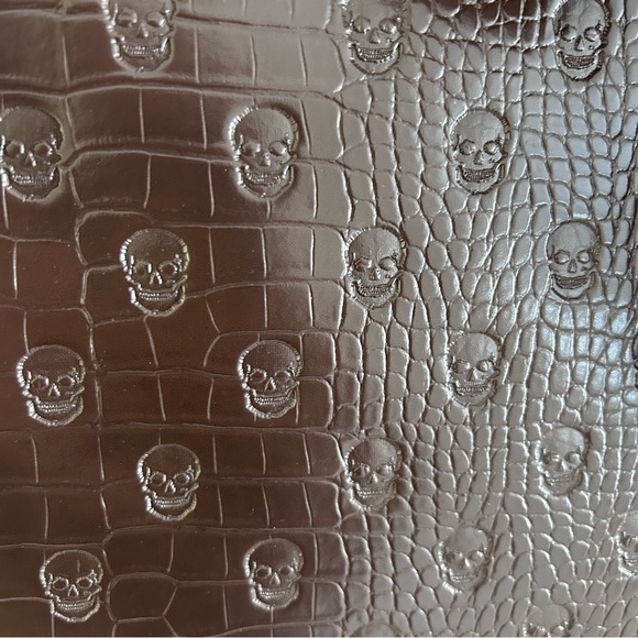 Betsey Johnson Skull Embossed Tote XOTOTO Chocolate Brown NWT - Picture 3 of 5